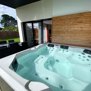 Maison Neuve Jacuzzi Jardin 6 Personnes Hébergement de vacances